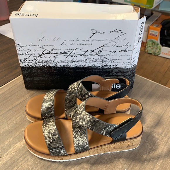 Kensie Shoes - NWT Kensie Palermo wedge Sandal Black Snake